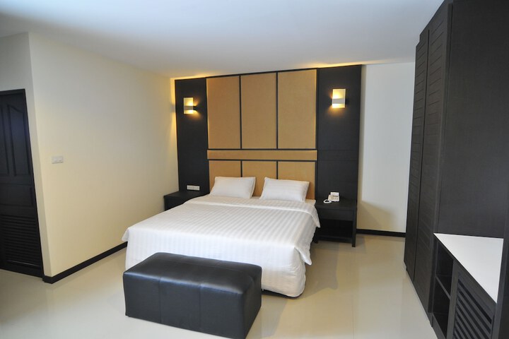 Room 3 of 12