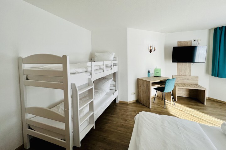 Room 3 of 10