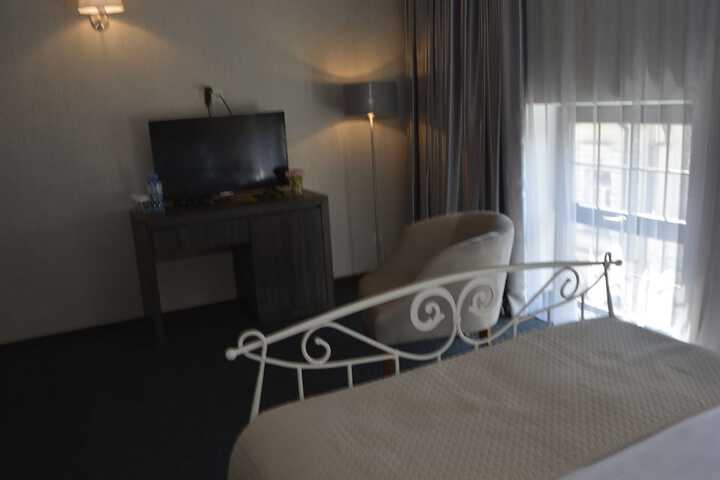 Room 32 of 101