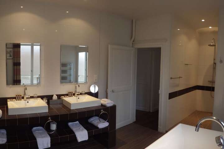 Room 26 of 34
