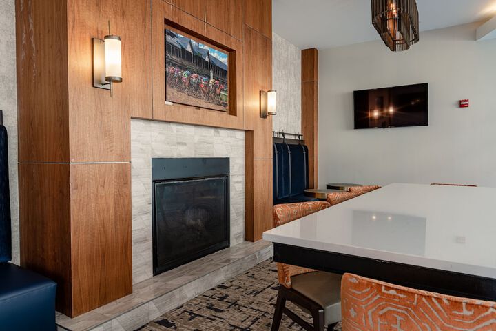 Lobby lounge