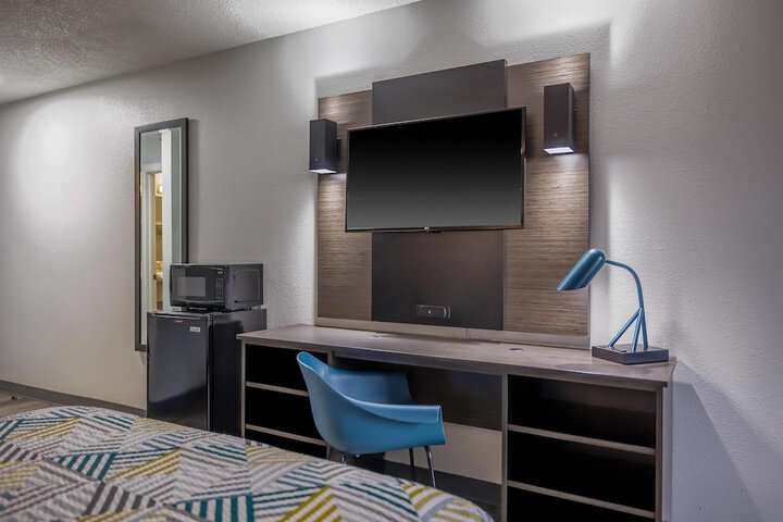 Room 12 of 30