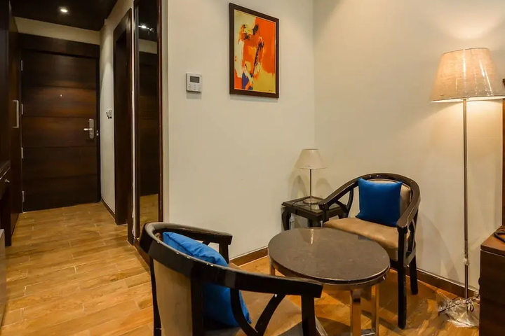 Room 4 of 15