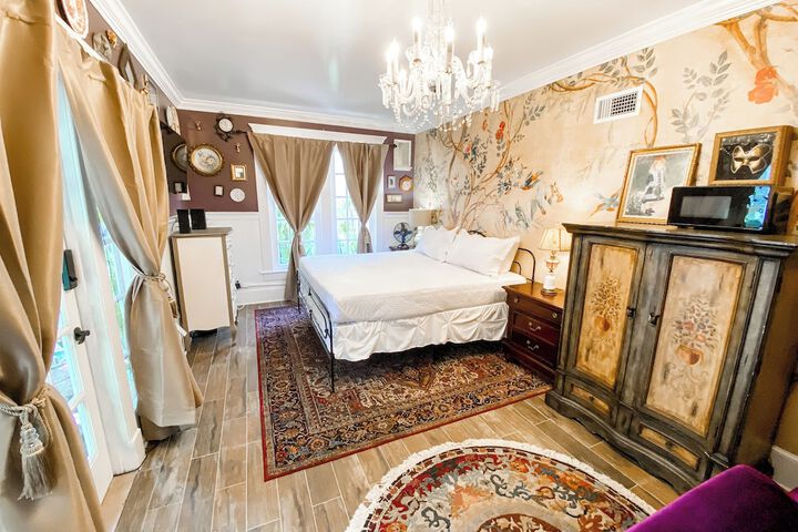 Room 28 of 87