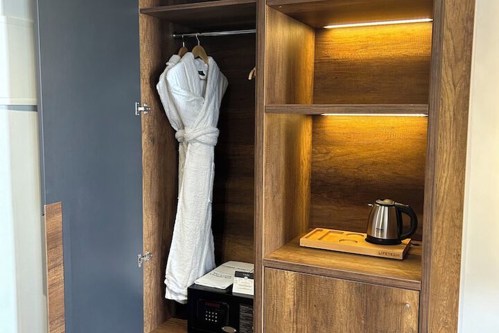 Room 8 of 25