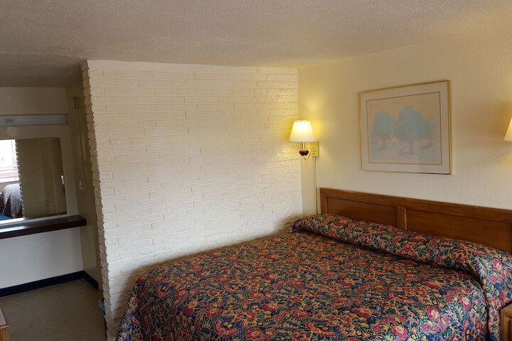 Room 4 of 35