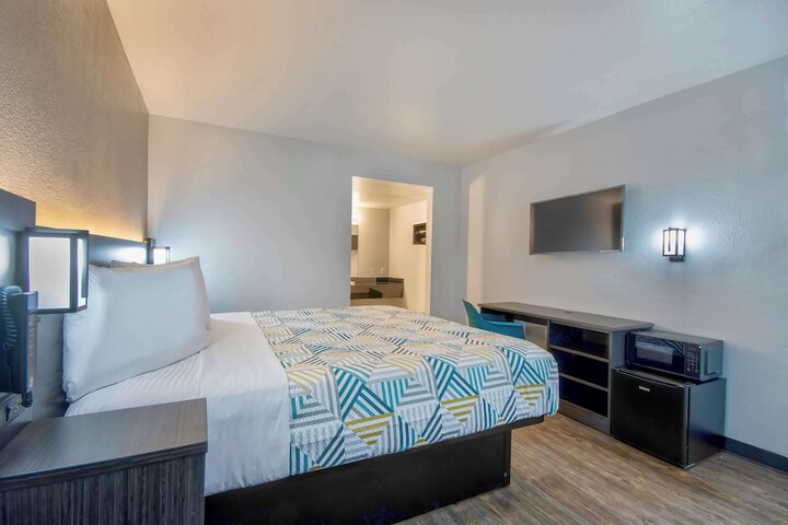 Room 18 of 26