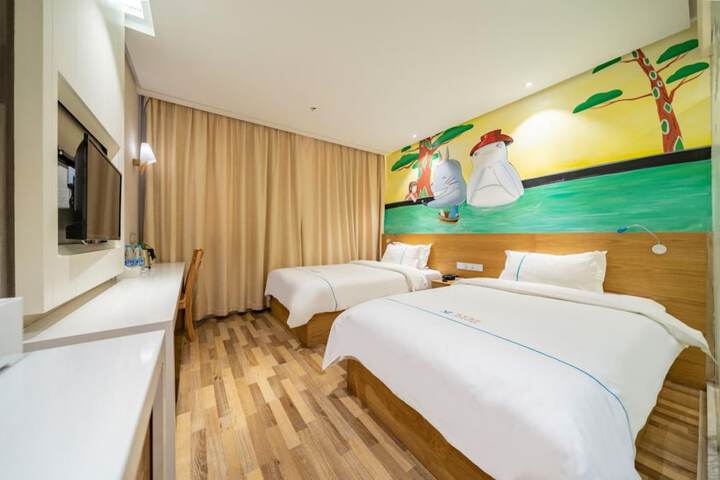Room 4 of 48