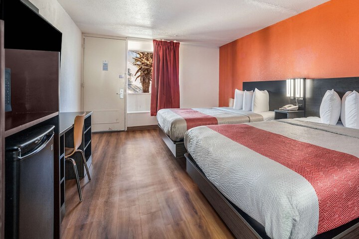 Room 8 of 30