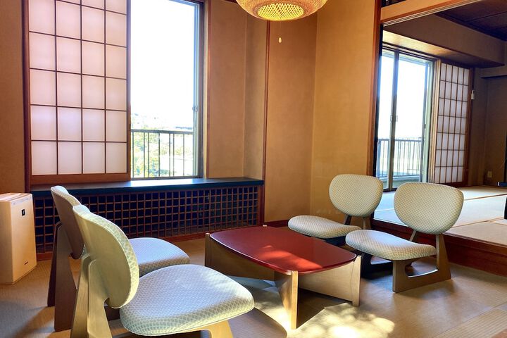Room 10 of 48