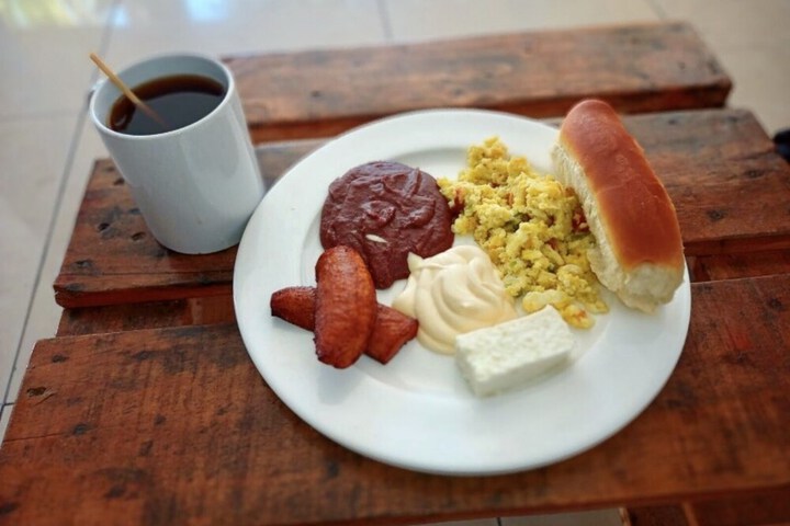 Breakfast/Coffee Service 29 of 41