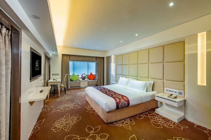Room 5 of 37