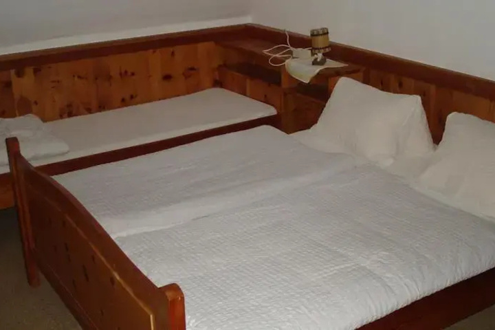 Room 3 of 16