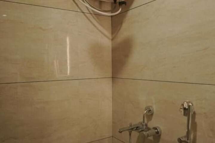 Room 15 of 28