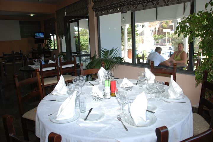 Dining 37 of 43