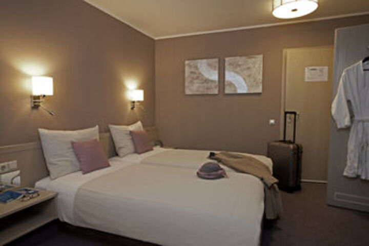 Room 8 of 21
