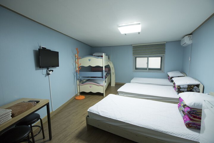 Room 14 of 100