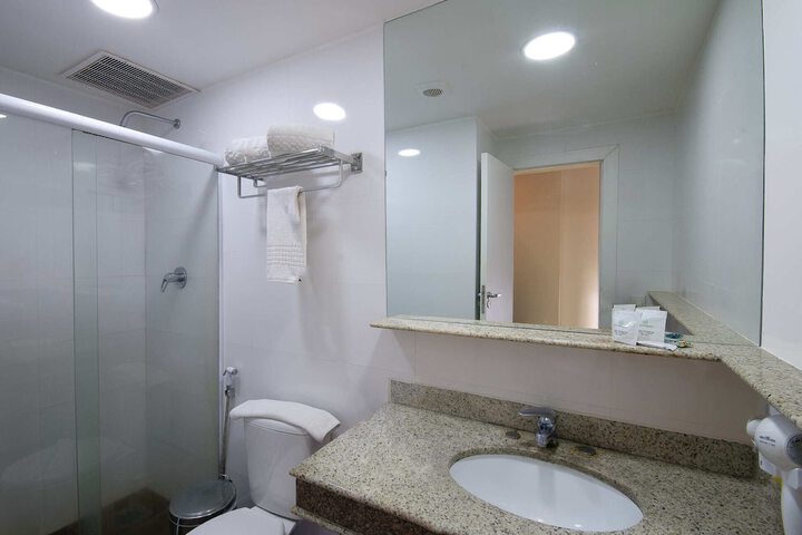 Room 42 of 99