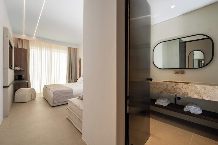 Room 53 of 144