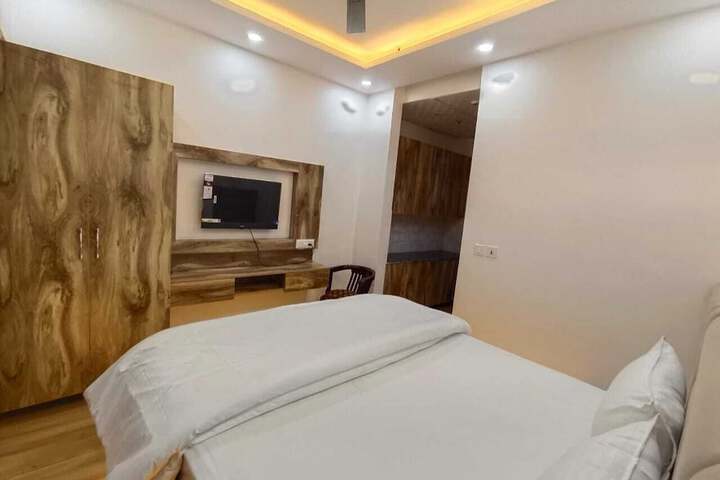 Room 2 of 5