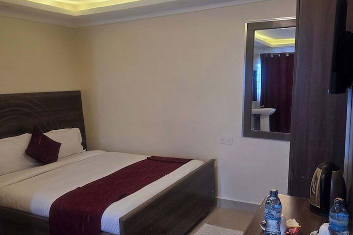 Room 9 of 49