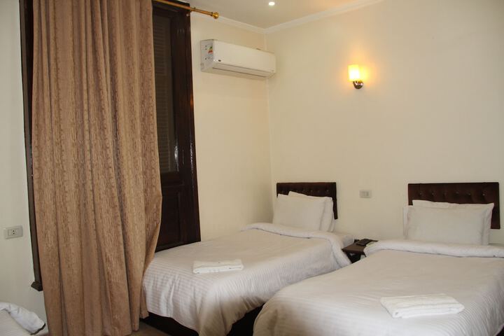 Room 19 of 80