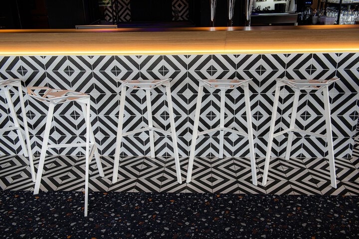 Lounge 86 of 148