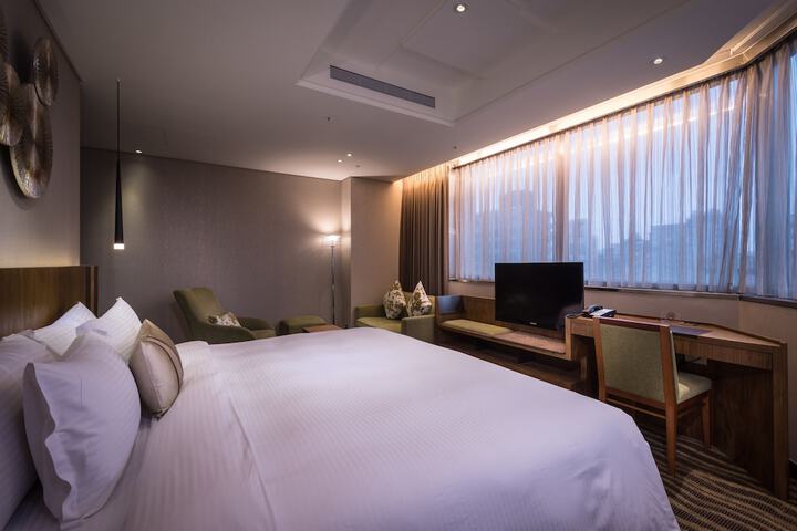 Room 14 of 87