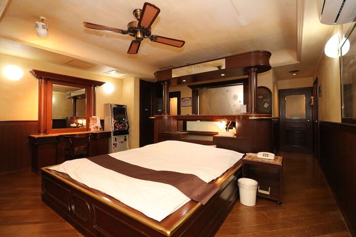 Room 6 of 43