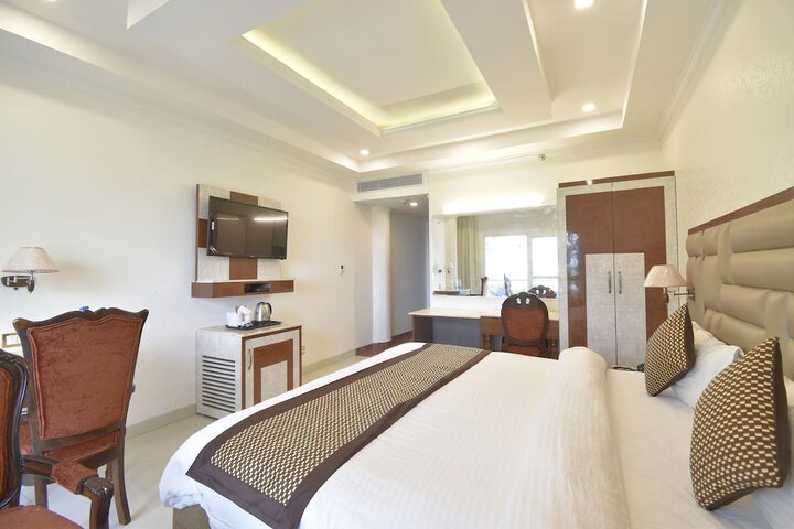 Room 32 of 111