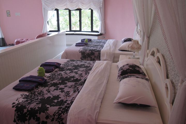 Room 6 of 105