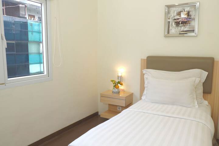 Room 11 of 31