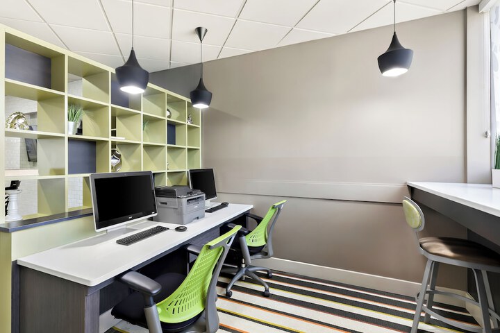 Business Center 40 of 42