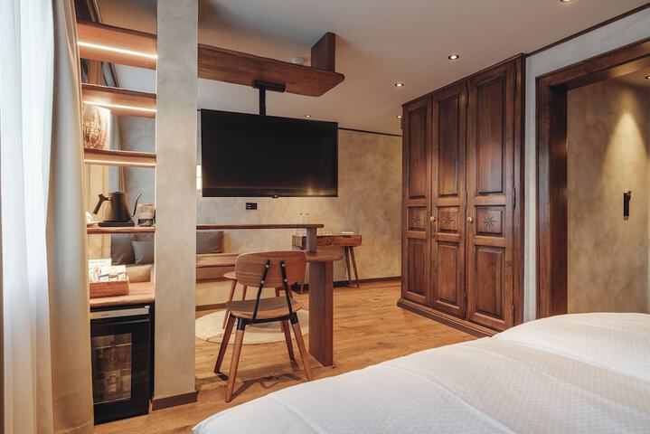 Room 36 of 90