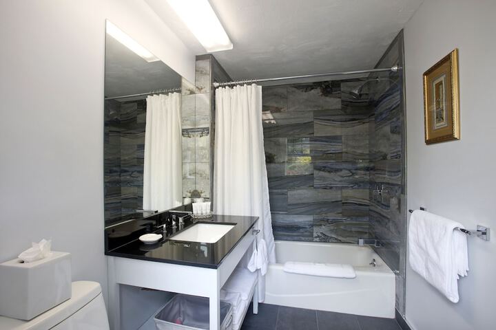 Room 70 of 100
