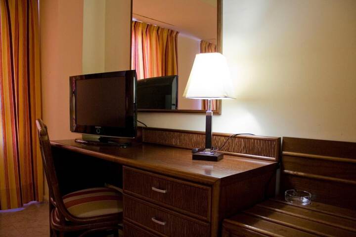 Room 14 of 37