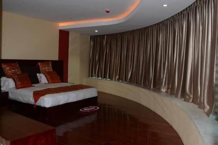 Room 5 of 13