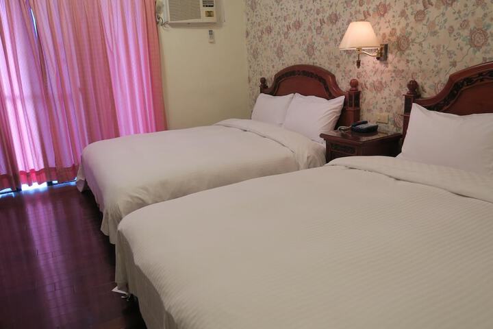 Room 13 of 30