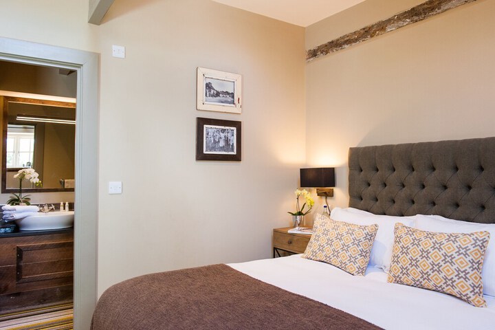 Room 2 of 47