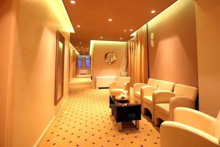 Ballroom/Hall 69 of 73
