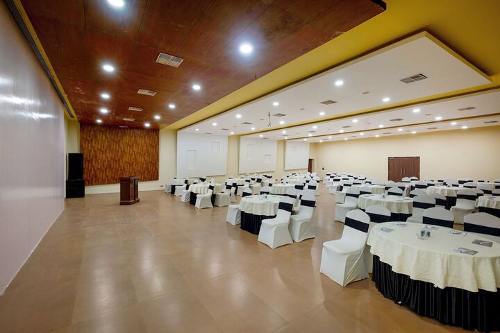 Ballroom/Hall 37 of 51