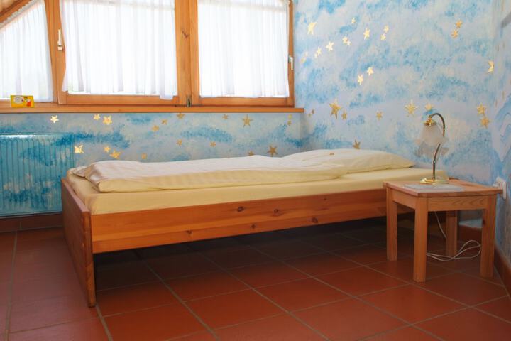 Room 37 of 283