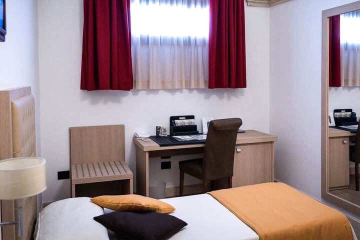 Room 30 of 73