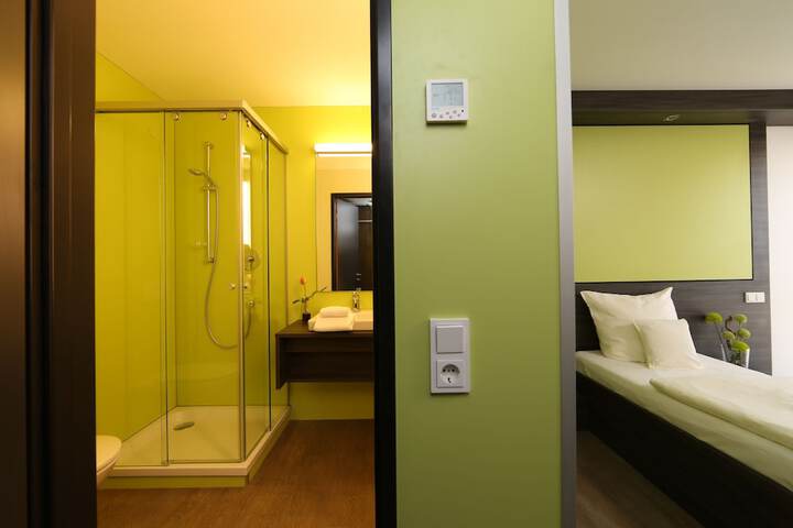 Room 17 of 33