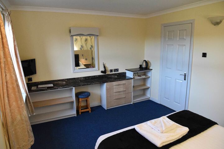 Room 6 of 42