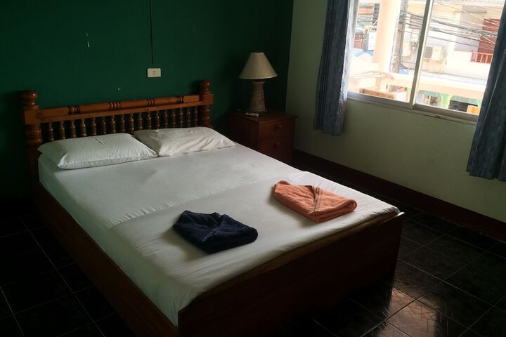 Room 12 of 37