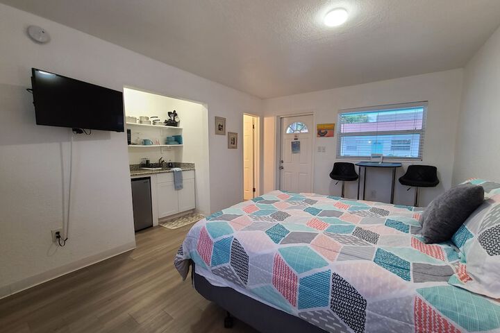 Room 33 of 166