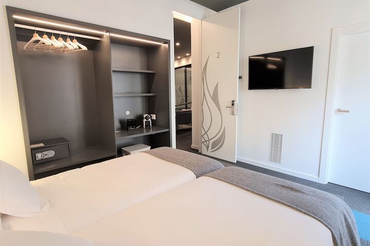 Room 12 of 50
