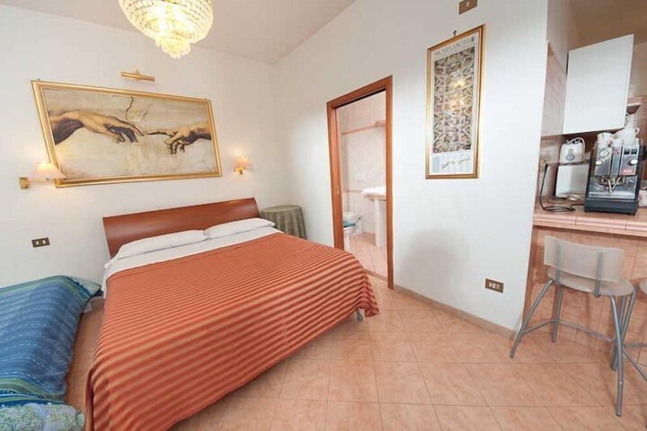 Room 5 of 40