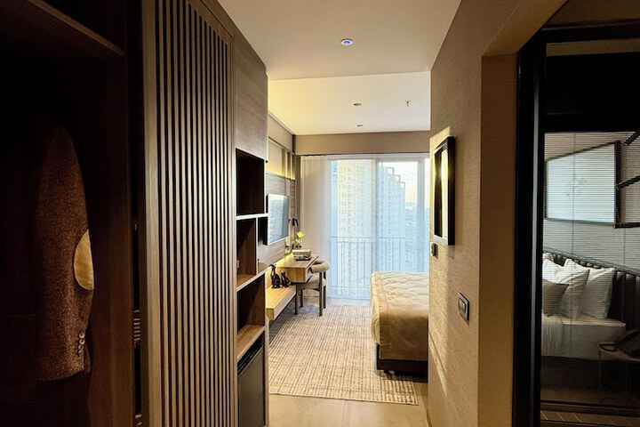Room 17 of 104